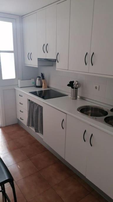 Views, Family & Private Parking In Alto Albayzin Apartment Гранада Екстериор снимка
