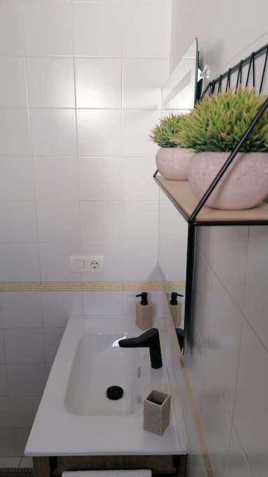 Views, Family & Private Parking In Alto Albayzin Apartment Гранада Екстериор снимка